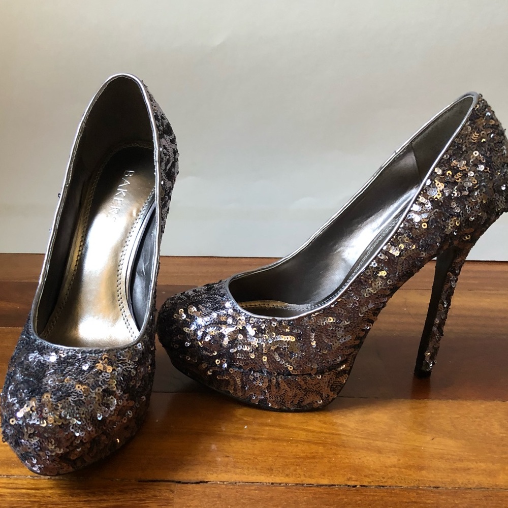 ✂️ Pewter Sequin Platform Heel NWB